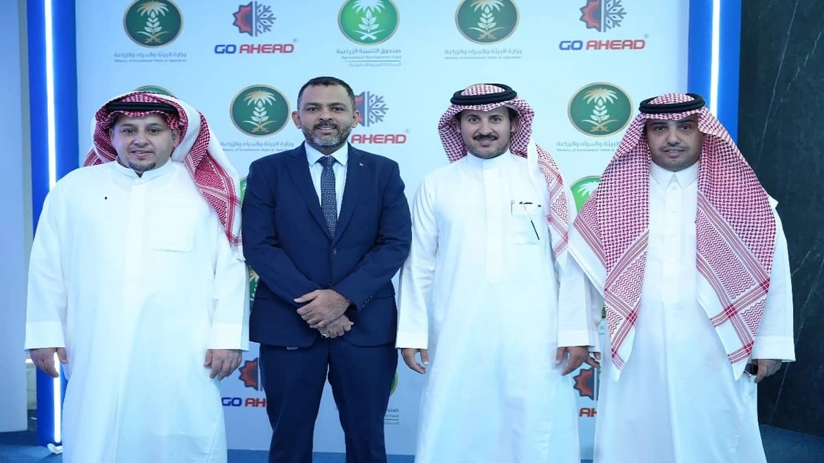 وزير البيئة والمياه والزراعة يزور مشروع شركة "استمر" للخدمات اللوجستية