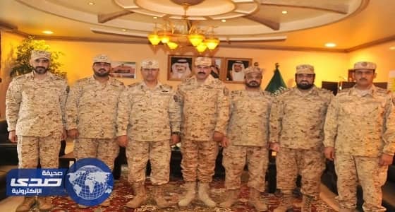 قائد لواء الخليفة عمر بن الخطاب للأمن الخاص يقلد الضباط المترقين بالطائف