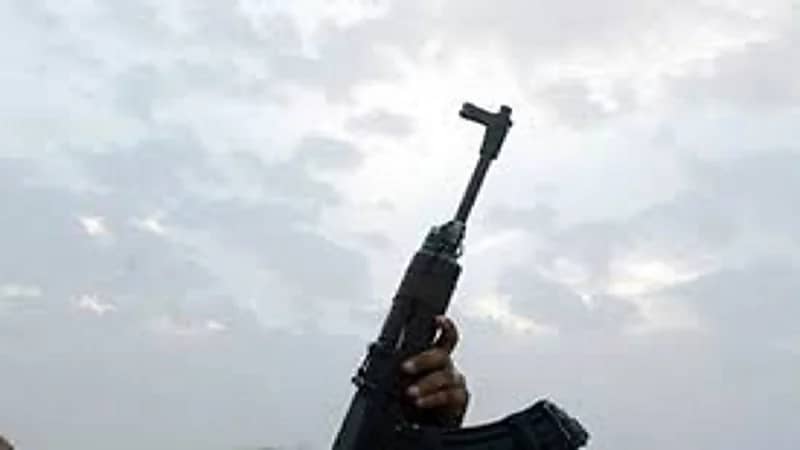 الإطاحة بـ 3 أشخاص تباهوا بإطلاق أعيرة نارية في إحدى المناسبات