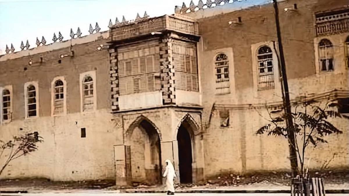 صورة قديمة لقصر الملك خالد