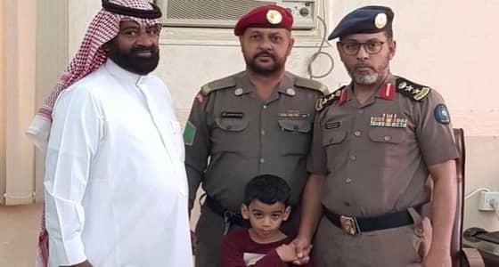 شاهد.. " طفل روضة " في الليث يرفض دخول مدرسته إلا بعد زيارة الدفاع المدني