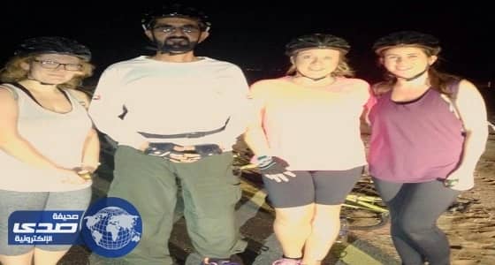 بالصور.. حاكم دبي ينقذ 3 أجنبيات من الصحراء