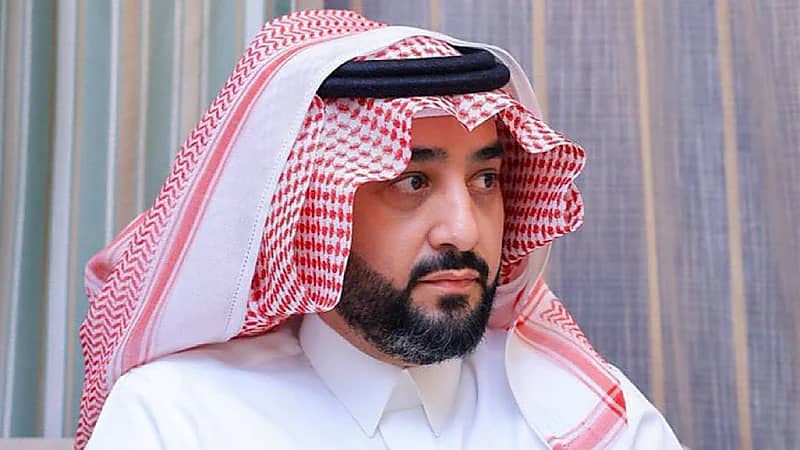 رئيس الأهلي يقدم دعم للفريق قبل لقاء الهلال