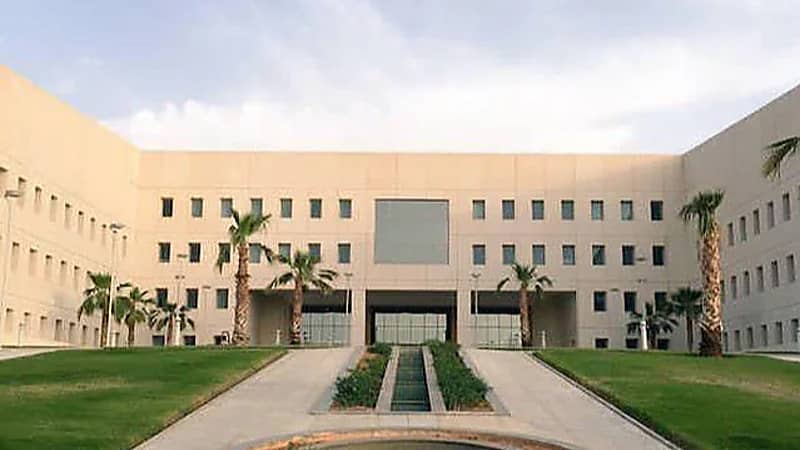 بدء استقبال طلبات النقل الداخلي للإداريين بمكة المكرمة