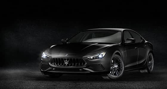 بالصور.. مازيراتي تستعرض سياراتها باللون الأسود في جنيف