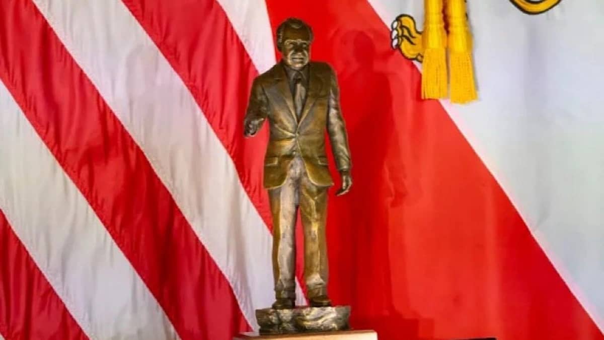 ترامب يتسلم جائزة مهندس السلام من مؤسسة نيكسون في البيت الأبيض.. فيديو