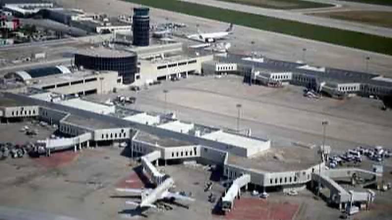 توضيح لبناني بشأن منع طائرة إيرانية من الهبوط في بيروت