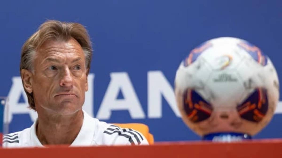 رينارد مستمر في قيادة الأخضر بالمونديال وآسيا