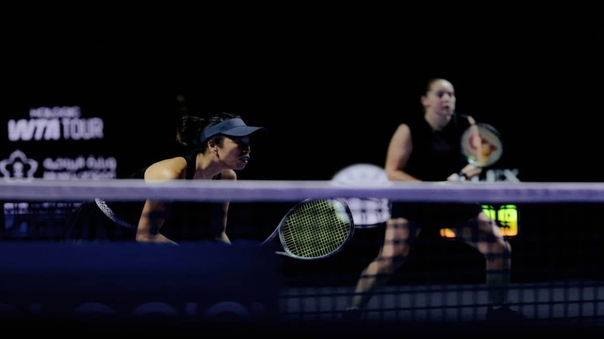 الإثارة تسيطر على منافسات نهائيات رابطة محترفات التنس في يومها الثالث.. فيديو وصور