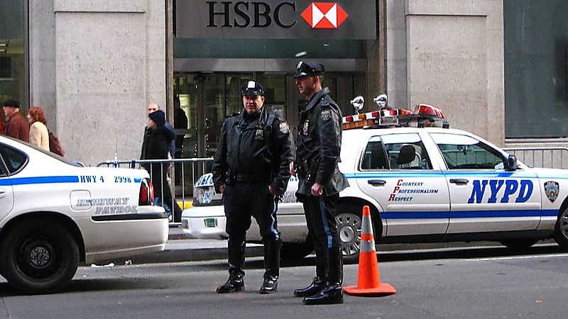 وفاة مدير سابق في شركة بلومبرغ وعائلته في ظروف غامضة