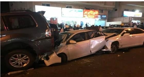 5 إصابات في حادث تصادم 3 سيارات بـ " مكة "