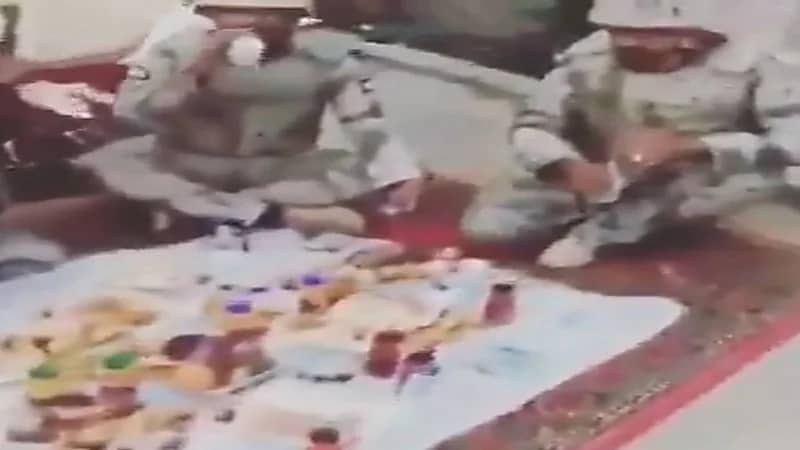 شاهد.. مرابطو حرس الحدود على مائدة الإفطار