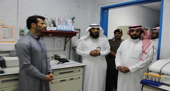 محافظ الحُرث يزور المستشفى العام ليلاً ويتفقد مَرافقه