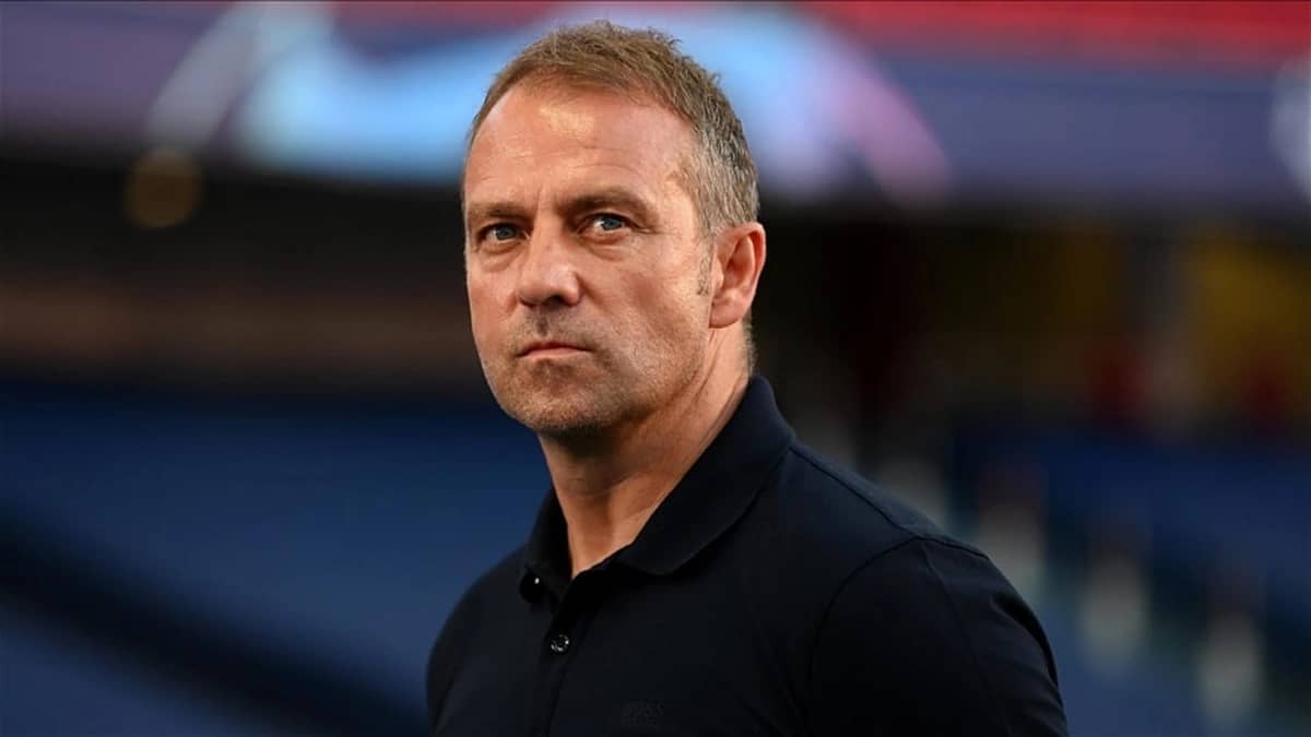 فليك يحسم موقفه ويرد بقوة على شائعات رحيله عن برشلونة