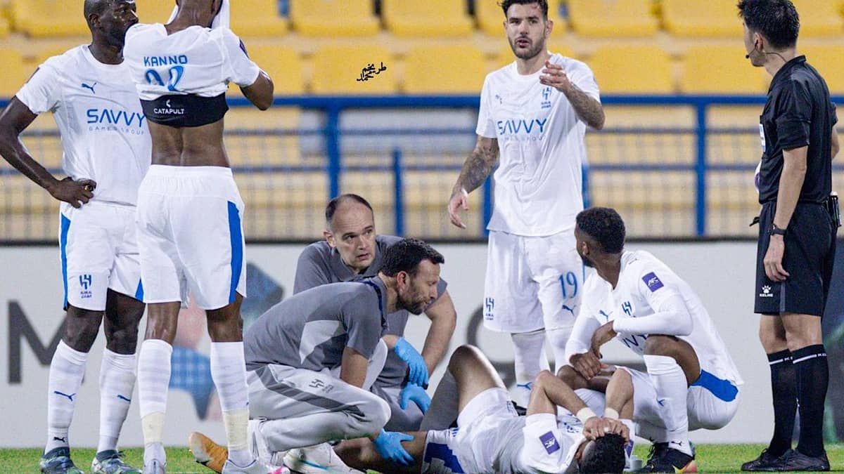 لاجامي يبتعد 6 أسابيع عن الهلال بعد تمزق في العضلة الخلفي