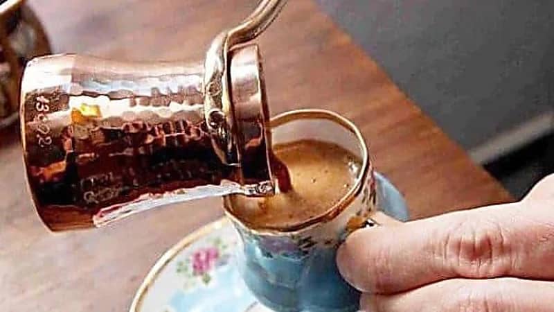 مختص : القهوة تقلل خطر اختلال كهرباء القلب