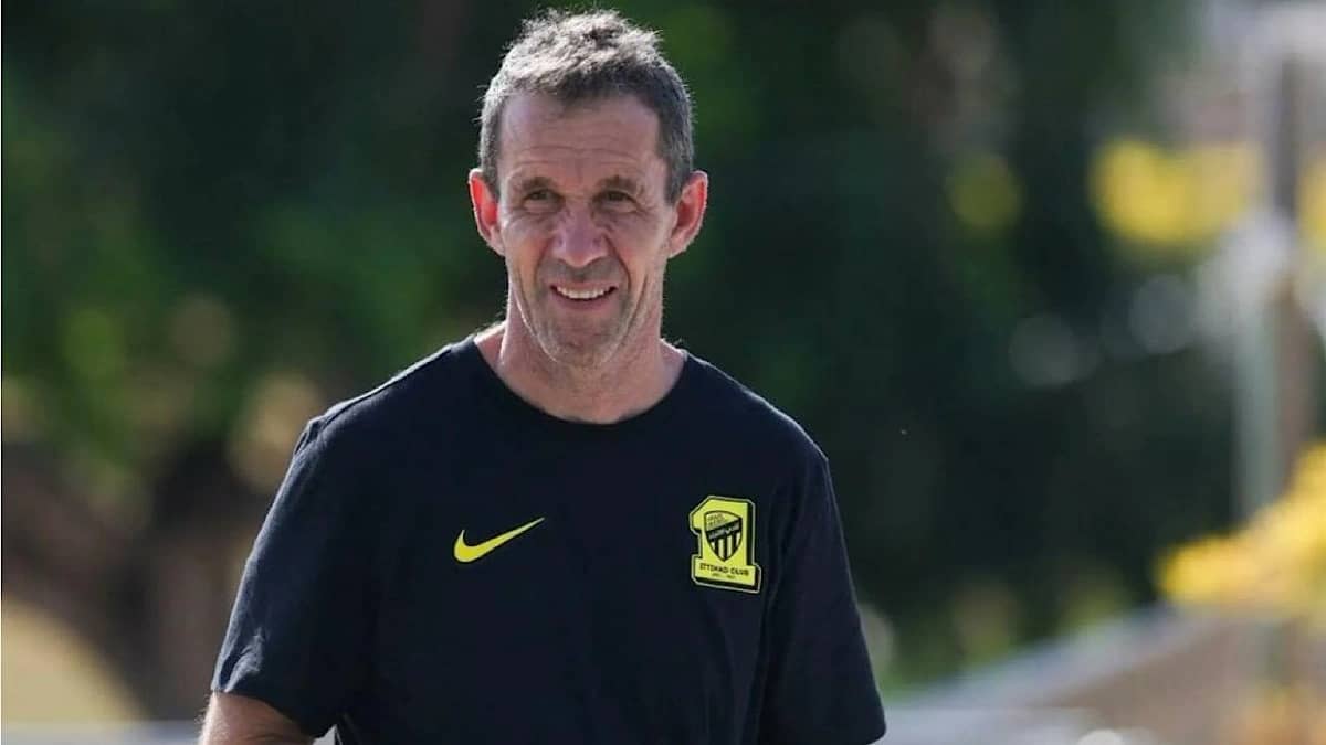 أندية محلية وأوروبية تسعة للتعاقد مع رامون بلانيس