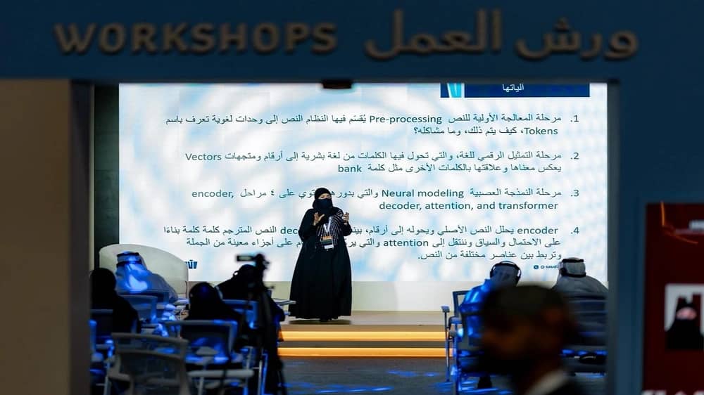 في ورشة بمعرض جدة للكتاب 2025..القحطاني: محاولات الترجمة الآلية تعود إلى 80 عامًا