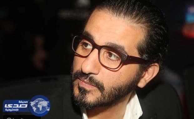 نشطاء يكشفون الشبه بين أحمد حلمي وابنته بصورة مسربه من طفولته