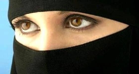 مشعوذة ذات نقاب تستخدم التنويم المغناطيسي لسلب الفتيات أموالهن