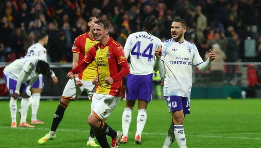 جو أهيد إيجلز يهزم أستون فيلا بثنائية