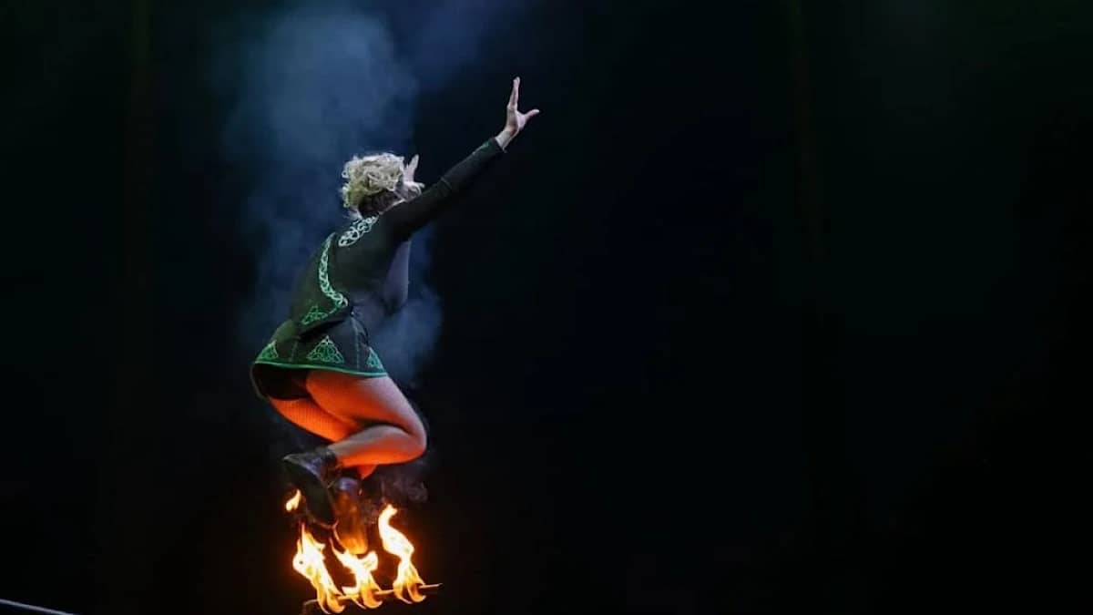 مصرع فنانة بهلوانية بعد سقوطها من ارتفاع 16 قدماً خلال عرض سيرك