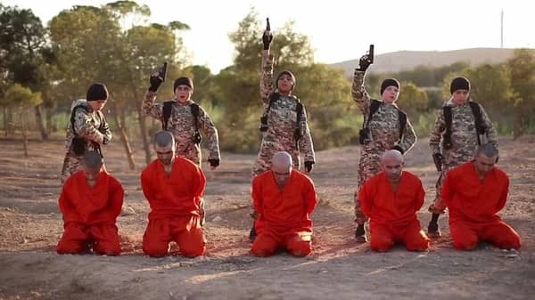 أطفال "داعش" يعدمون 5 أسرى من الأكراد فى سوريا