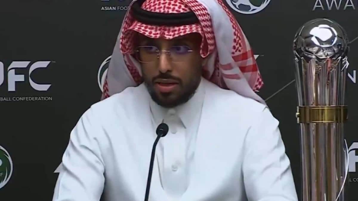 سالم الدوسري خلال تتويجه: لا أسمع ولا أتكلم همي الوحيد المستطيل الأخضر.. فيديو