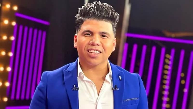 شاهد.. عمر كمال يفاجئ جمهوره بصورة جديدة من تركيا