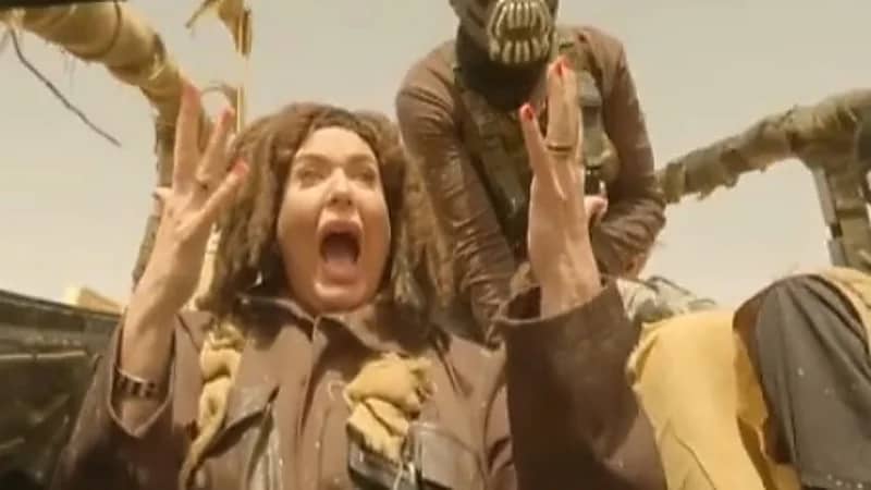 شاهد.. بكاء وصراخ صابرين بعد سقوط سيارة "رامز موفي ستار"