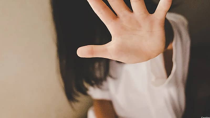 السجن 25 عاما لأب اغتصب ابنته لمدة عامين