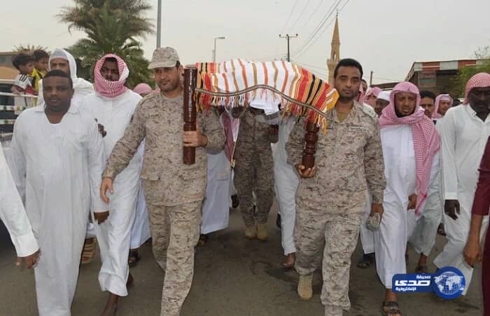 مواطني قرية المجنة يشيعون جثمان شهيد الواجب محمد بن علي حمدى