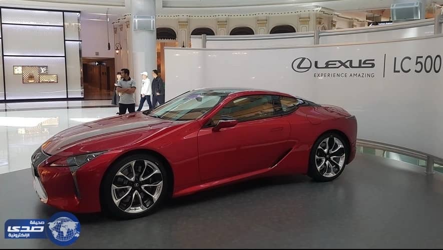 الظهور الأول لسيارة لكزس أل سي 500 في دبي
