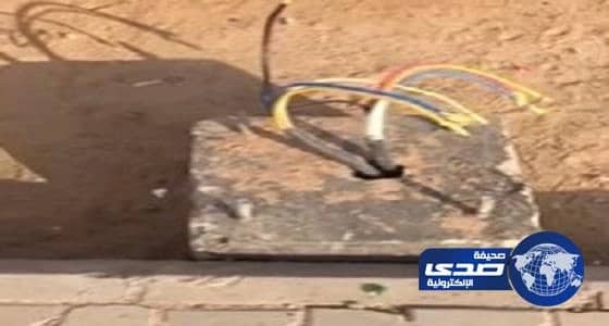 بالفيديو.. «أسلاك عارية» تهدد حياة الأطفال في حديقة عامة بينبع