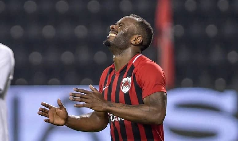 نجم كاميروني يقترب من صفوف الأهلي