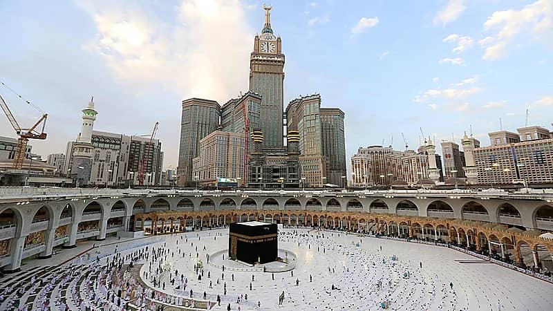 السديس يوجه بفتح سطح المسجد الحرام للزوار والقاصدين