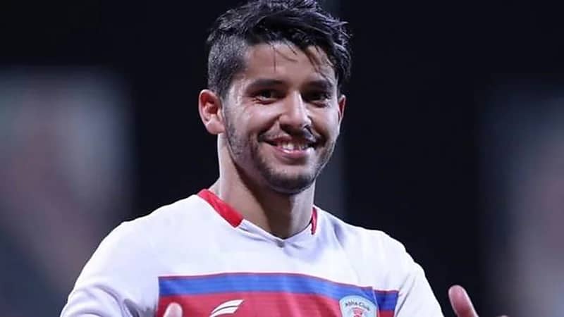 أحد قطبي جدة يقترب من ضم بقير