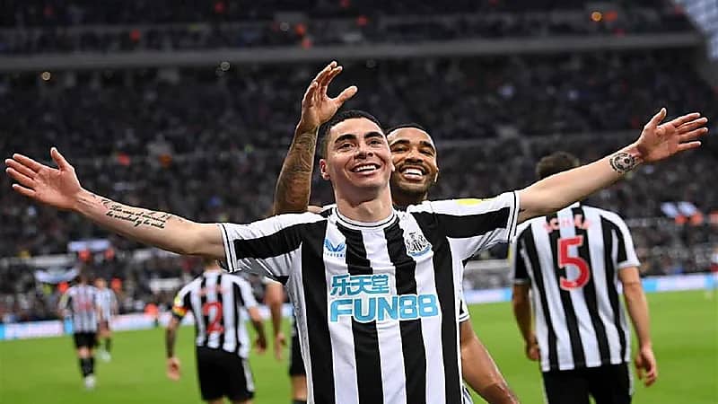 نيوكاسل يمطر شباك أستون فيلا برباعية