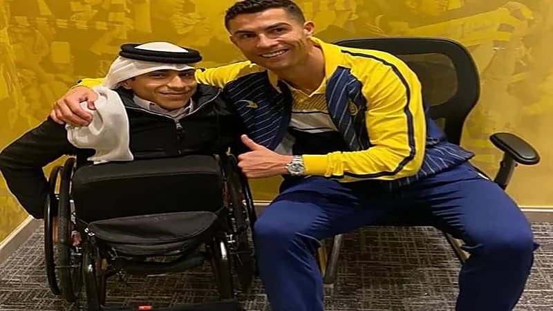 شاهد.. لقاء رونالدو وغانم المفتاح بعد مباراة النصر والطائي