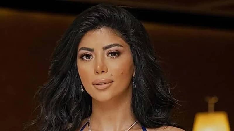 شاهد.. إطلالة أنيقة للفنانة كارولين عزمي تثير إعجاب جمهورها