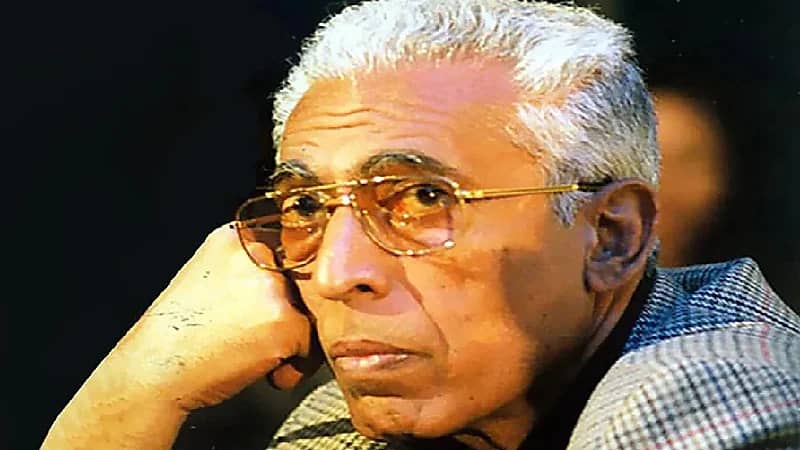 بالفيديو.. محاولة استعادة "عبدالرحمن منيف" للمملكة في طائرة الملك عبدالله