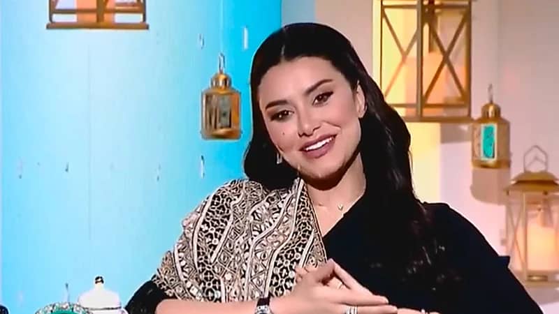 بالفيديو.. مها منصور تدخل في نوبة ضحك على الهواء