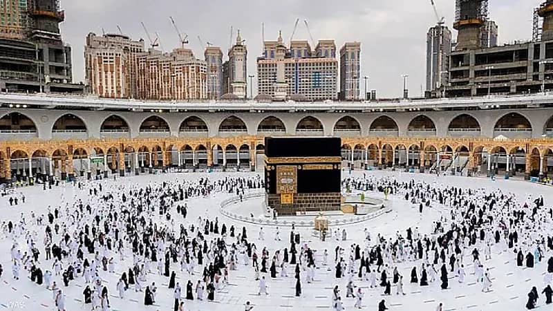 إنقاذ نيجيري سقط أثناء أدائه العمرة