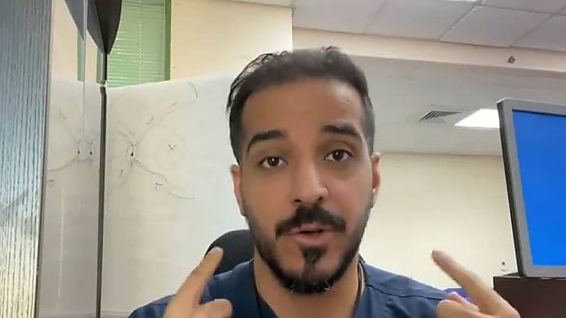 استشاري عيون يوضح قاعدة "20-20-20" لتجنب إجهاد العين .. فيديو