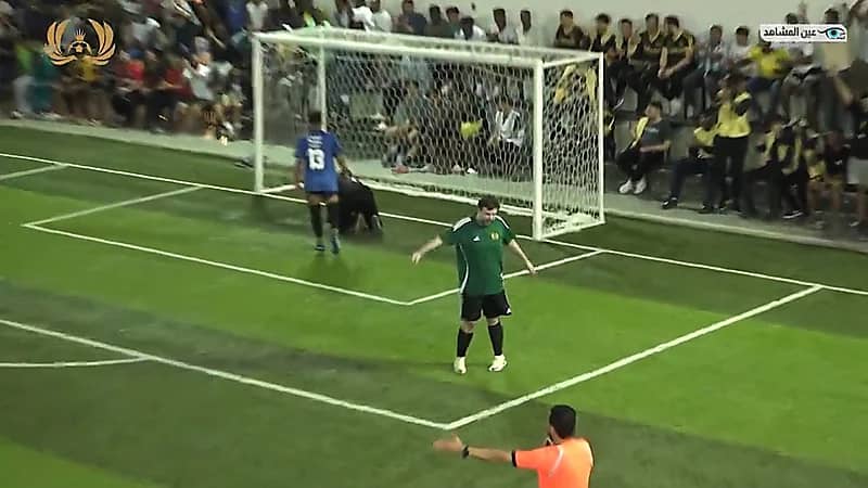 الأمير عبدالله بن سعد يسجل هدفا خلال مشاركته في مباراة بالدورة الرمضانية .. فيديو