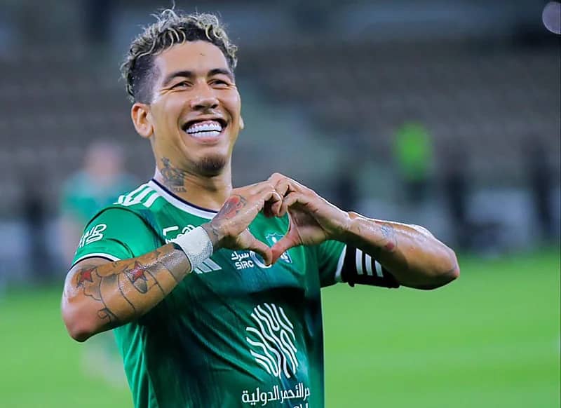 الأهلي يقسو على ضمك برباعية .. صور