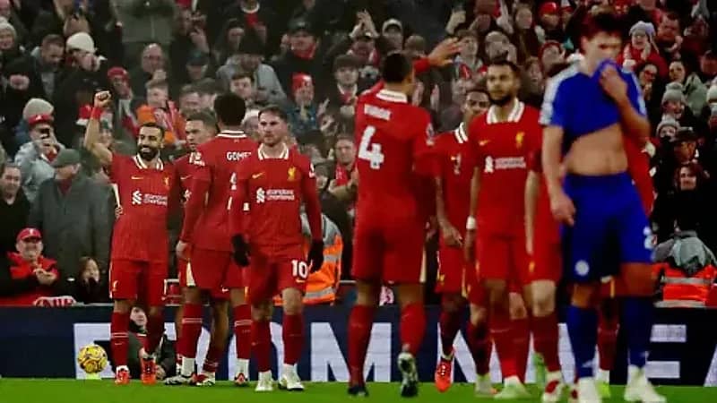 مشجعوا آرسنال يتهمون ليفربول بنسخ أسلوب الركلات الركنية