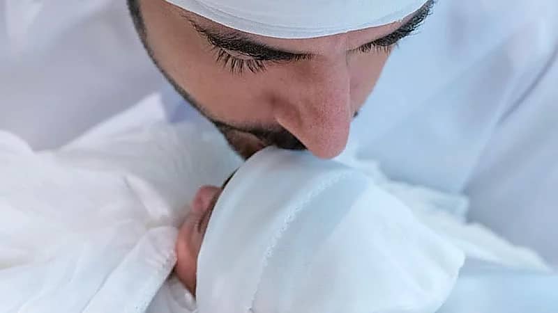 الشيخ حمدان بن محمد يشارك أول صور مع ابنته الشيخة هند ..صور