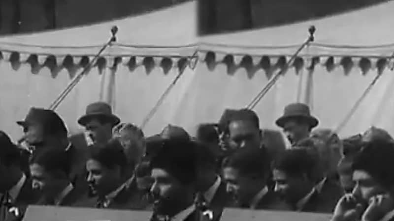 مشاهد نادرة لمسلمين يؤدون صلاة العيد في لندن قبل 92 عامًا