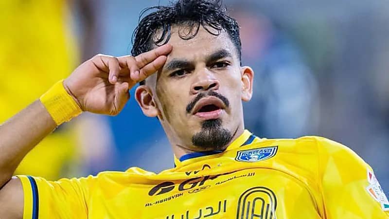 صراع ثلاثي على خدمات سعد الناصر والتعاون يحدد موقفه